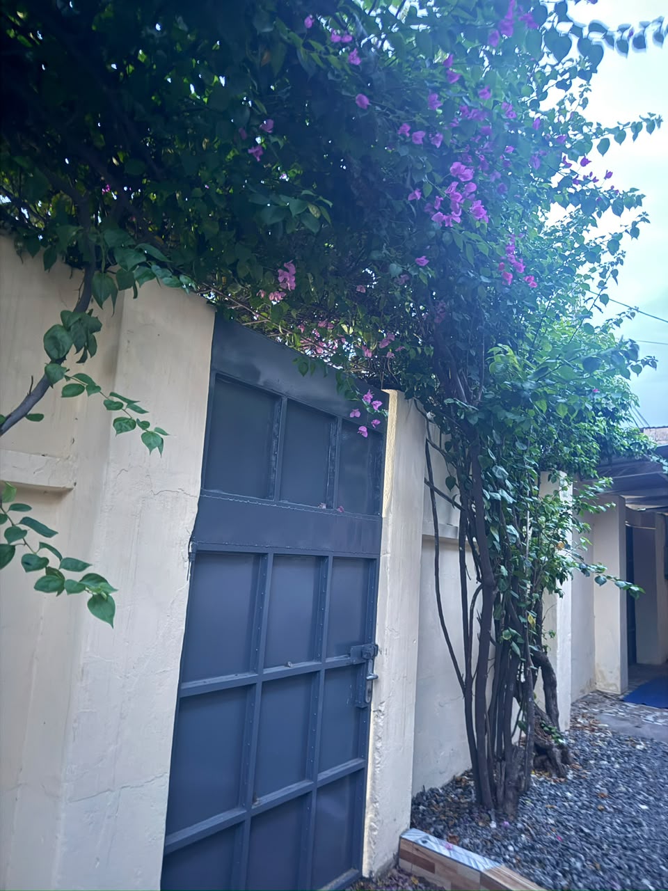 Villa 4 chambres à louer à Nyekonakpoè, proche du goudron – 300 000 FCFA
