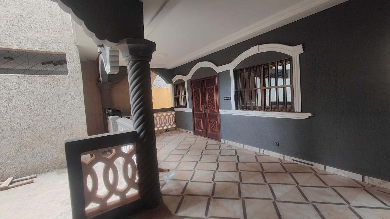 Villa duplex en location à Djidjolé – 400 000 FCFA