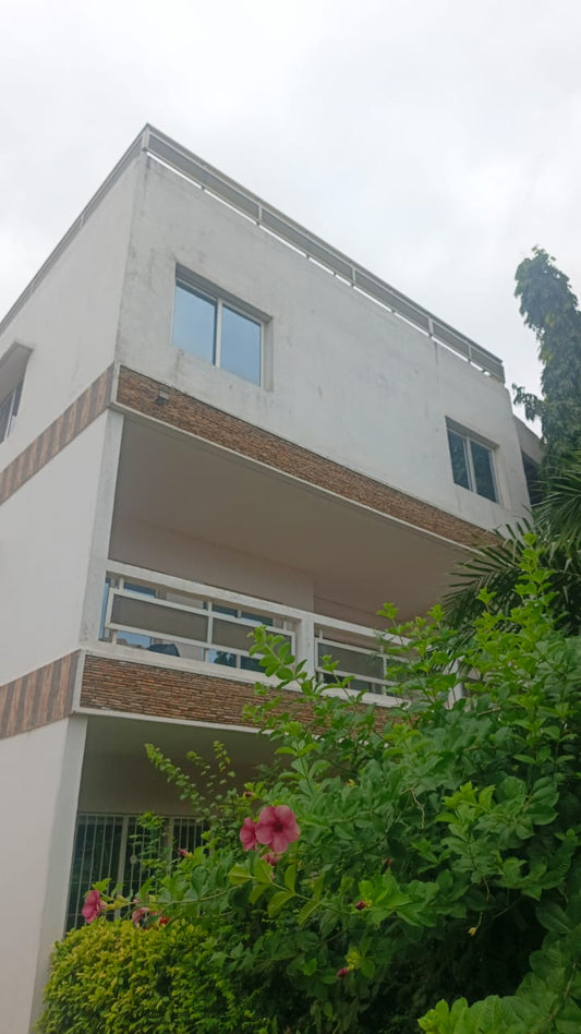 Villa duplex R+2 en vente à Attikoumé Champion à 300m du goudron – 150 millions FCFA