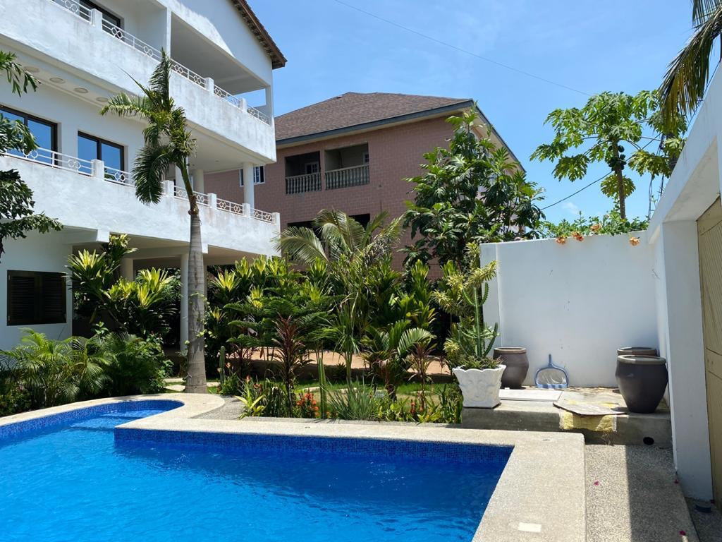 Villa avec piscine à Baguida (Monument Plage) – 140 000 FCFA / jour