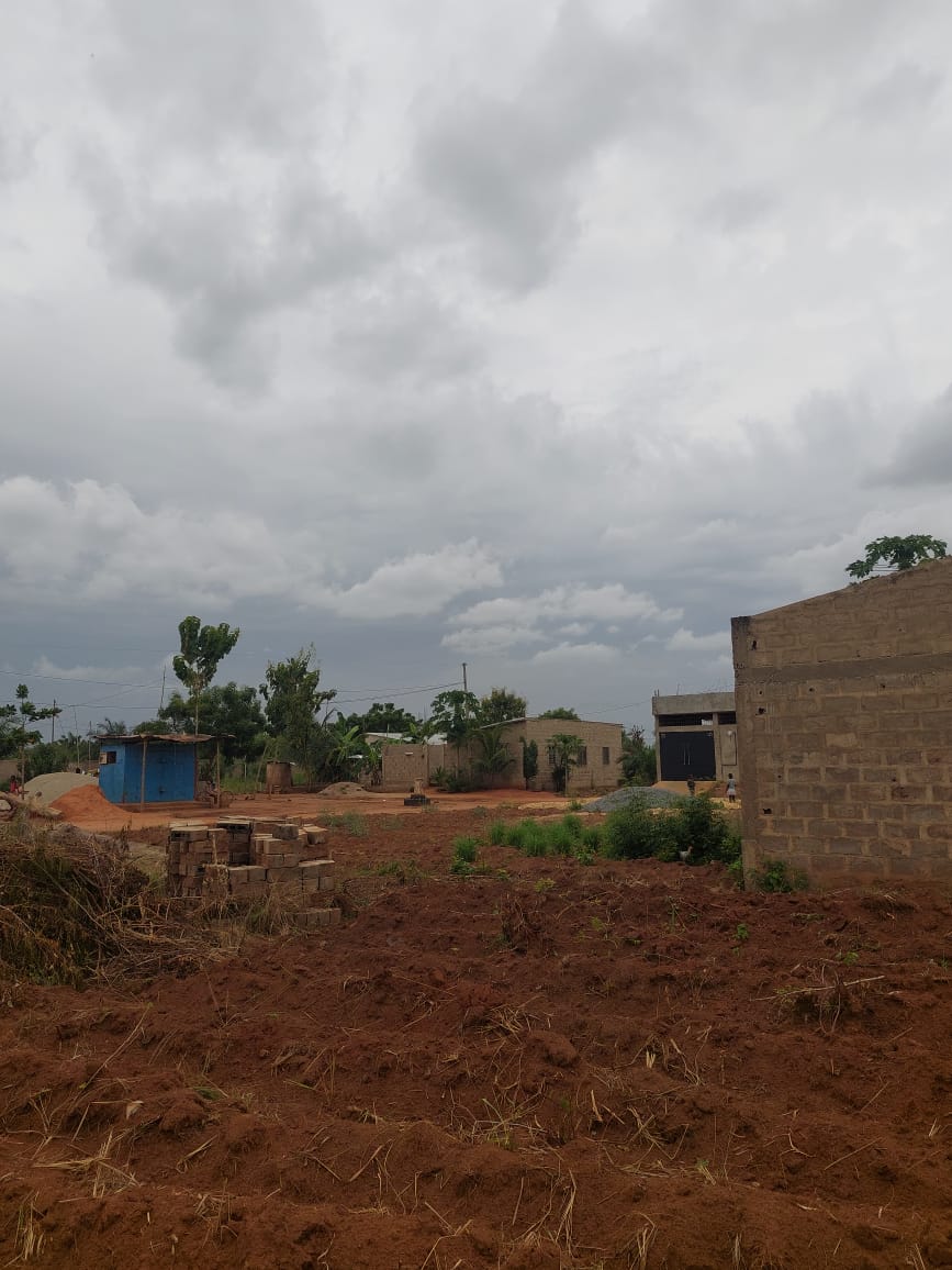 Terrain de 300 m² en vente à Apessito Avanyakè – 7 millions FCFA