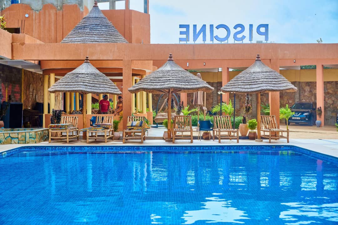Grand hotel en vente a Adetikope - 3,5 milliards FCFA