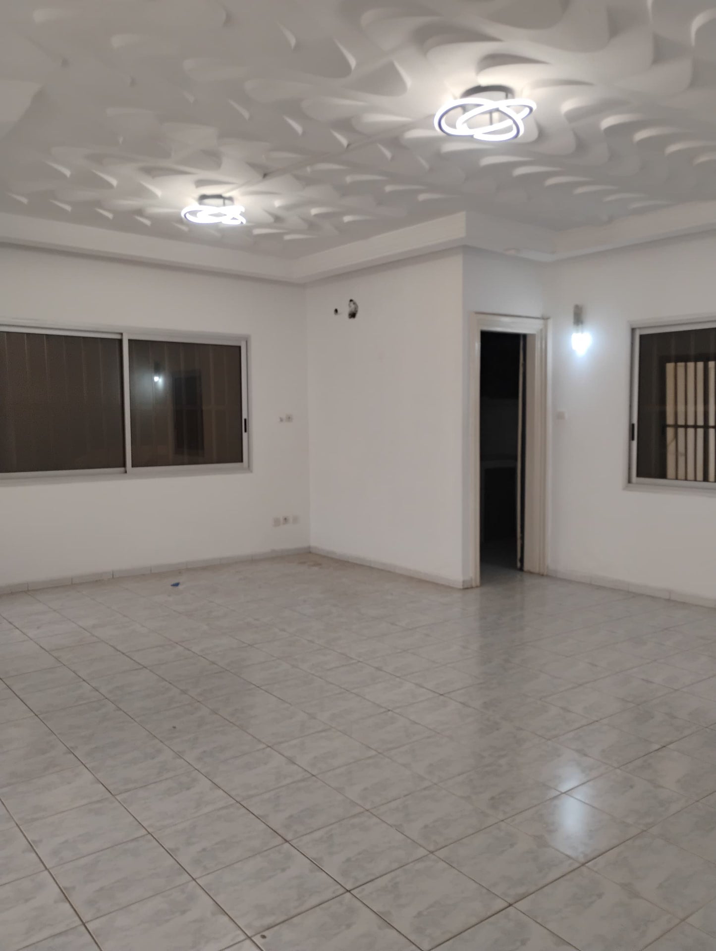 Villa duplex 4 chambres en location à Nukafu Novissi – 400000 FCFA