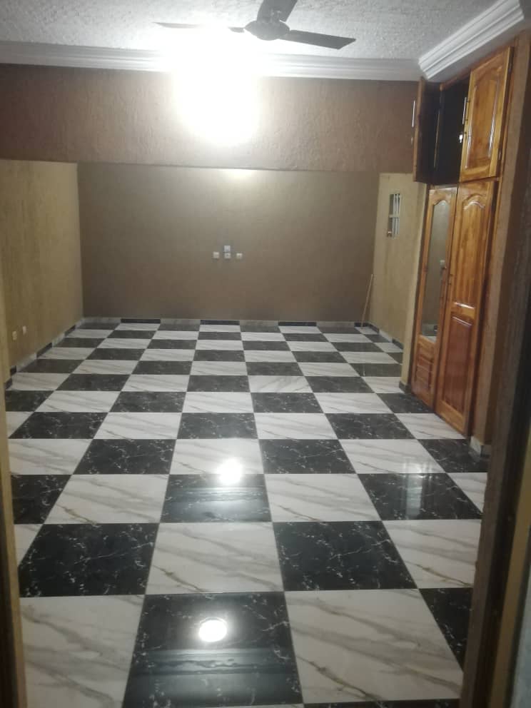 Appartement 4 chambres à louer à Koffipanou non loin de l'état major – 130 000 FCFA