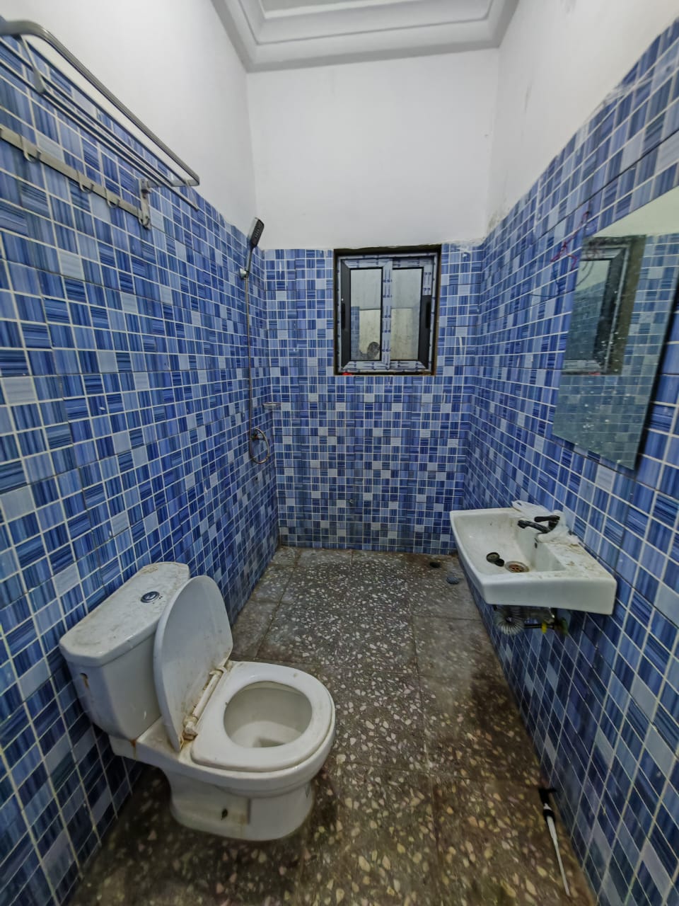 Villa duplex 4 chambres de 300 m² en vente en bordure de goudron à Attiégou – 90 millions FCFA