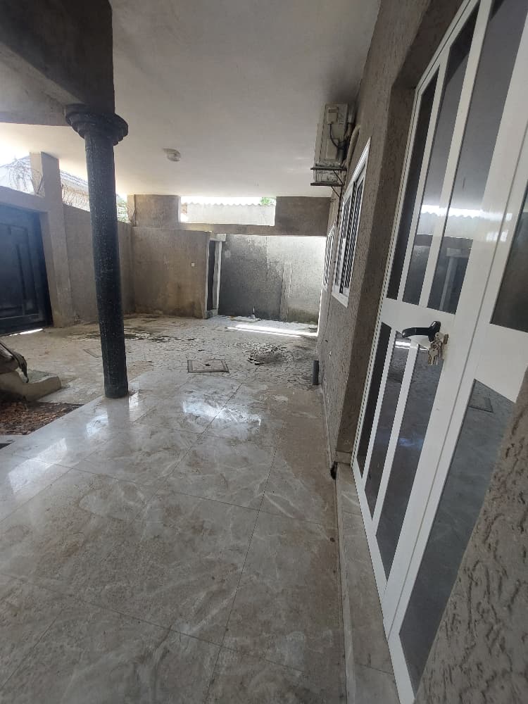 Villa 2 chambres en location à Agbata Lanzo CEG - 80000 FCFA