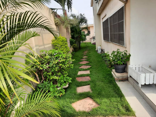 Villa duplex avec piscine, 6 chambres, en vente à Avepozo, proche de la plage – 350 millions FCFA