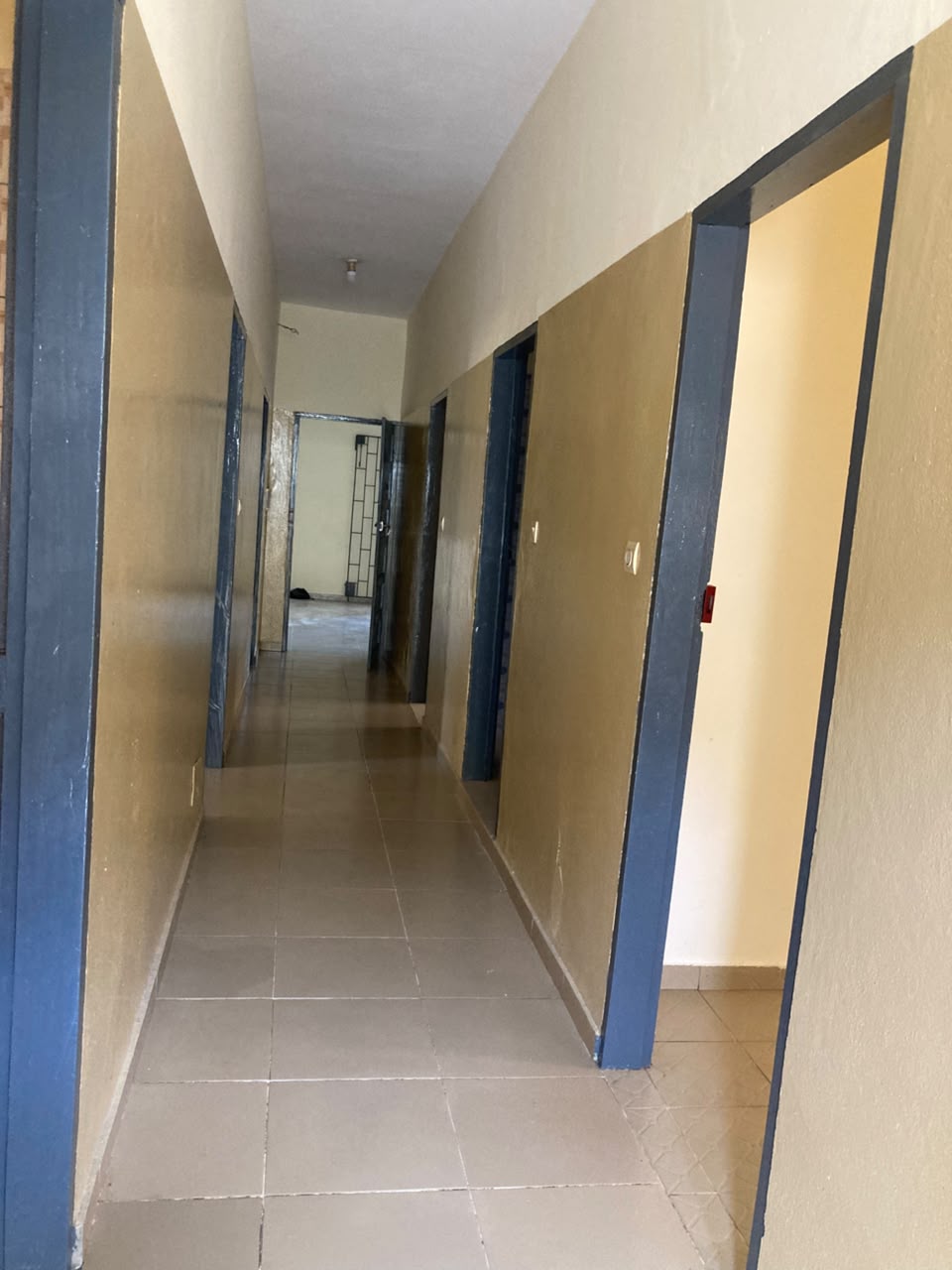 Villa 3 chambres en location bord du goudron à Avedji Adroukpape – 230 000 FCFA