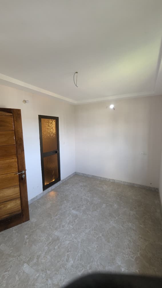 Terrain d'un demi-lot clôturé en vente à Agoè Assiyéyé – 20 millions FCFA