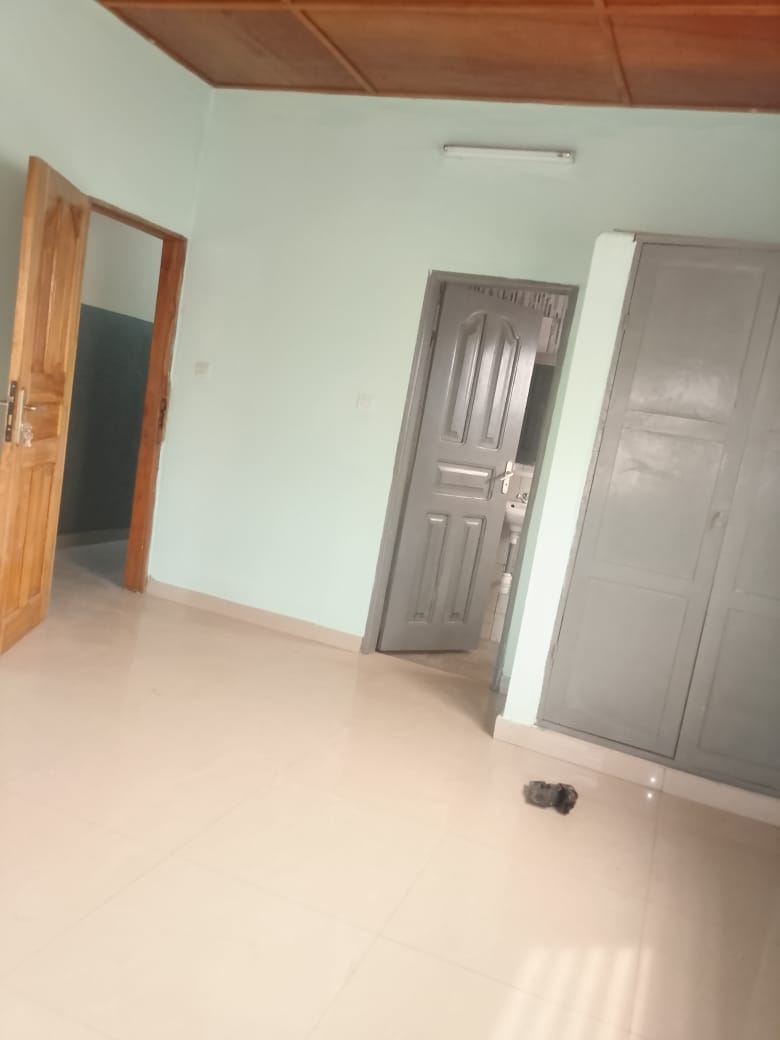 Appartement 3 chambres salon à louer à Agbalepedo sur le goudron de HAAC – 150 000 FCFA