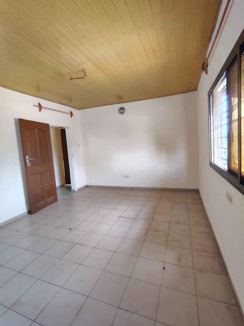 Appartement 3 chambres à louer à Gblenkome derrière pharmacie Maïna source de vie – 120 000 FCFA