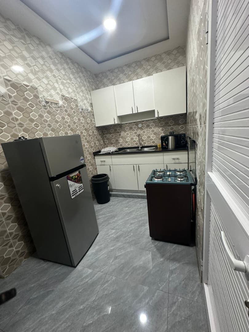 Appartement meublé 1 chambre salon à louer à Totsi TK - 250000 FCFA
