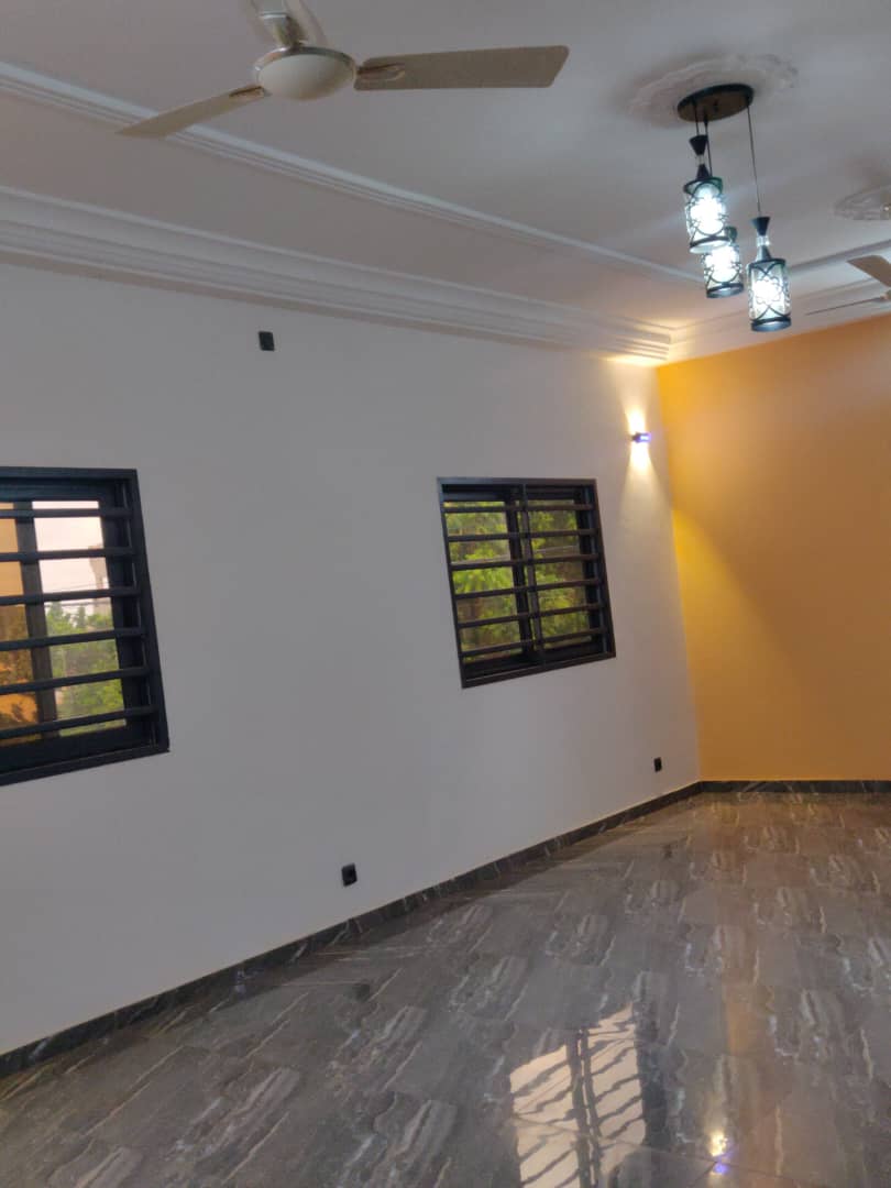 Appartement 3 chambres salon à louer à Hédzranawoé Tshinga – 140000 FCFA