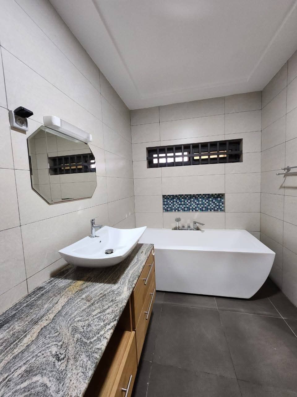 Villa meublée 4 chambres en vente à Kodjoviakopé – 250 millions FCFA