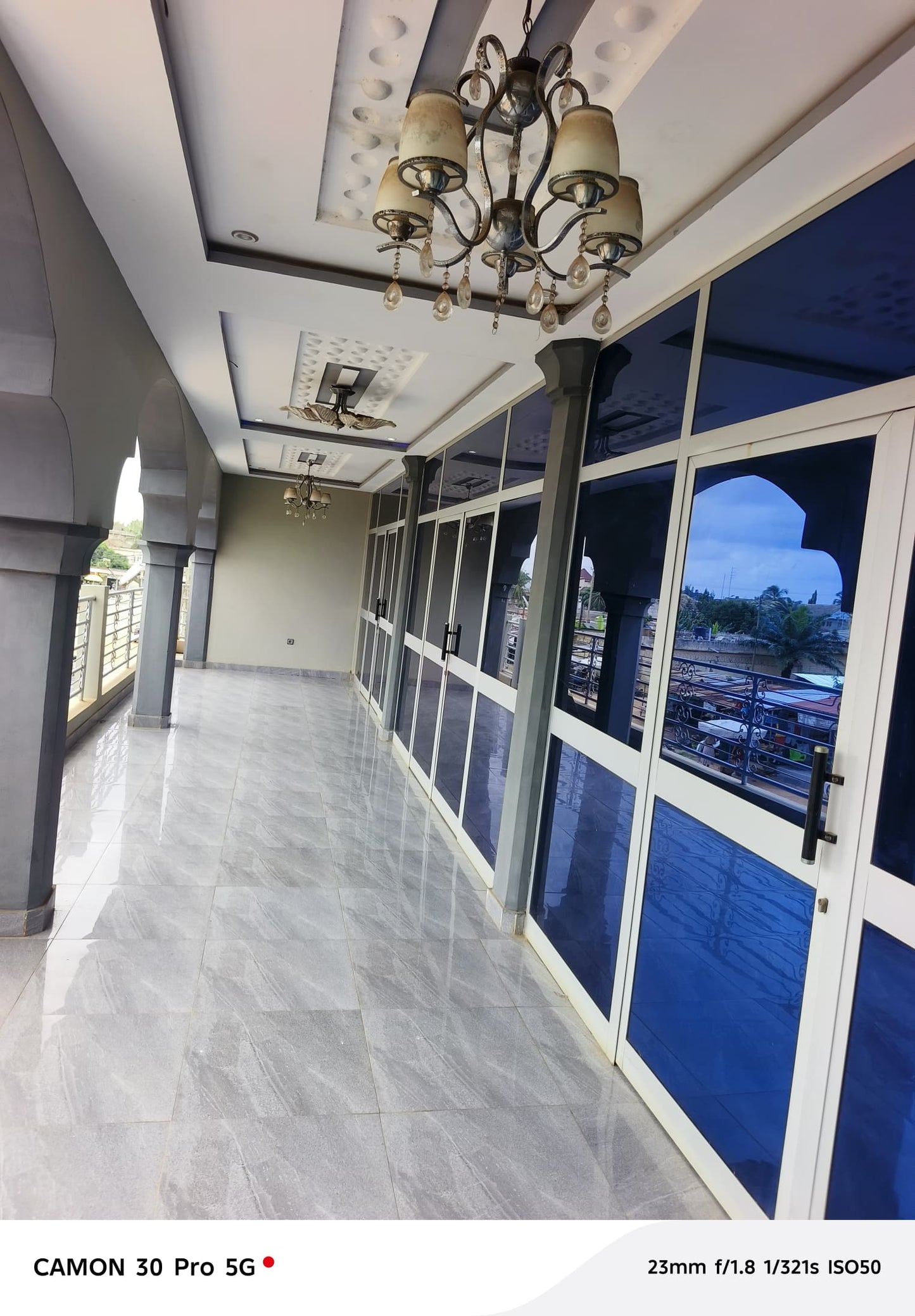 Immeuble R+2 en vente à Adidogomé Douane – 550 Millions FCFA