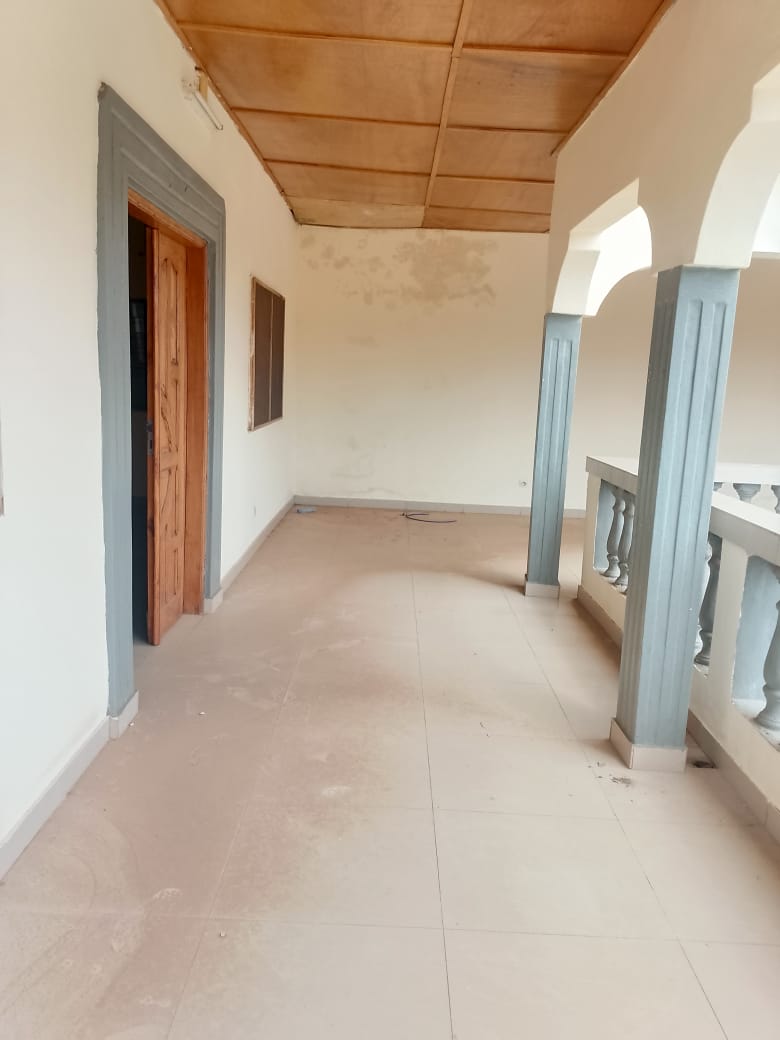 Appartement 3 chambres salon à louer à Agbalepedo sur le goudron de HAAC – 150 000 FCFA