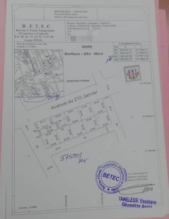 Terrain de 246 m² en vente au bord du goudron à Assivito – 350 millions FCFA
