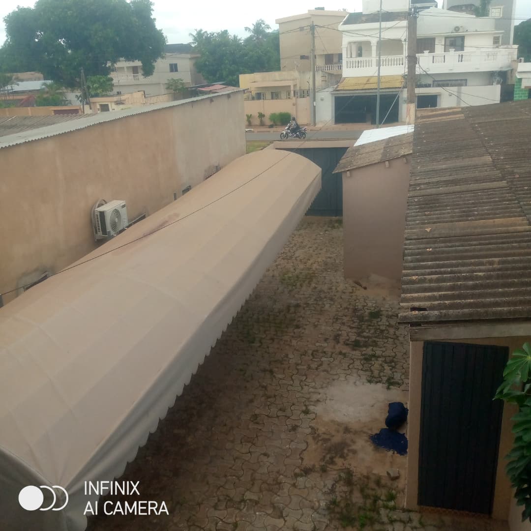 Villa duplex en location à Hédzranawoé au bord du goudron non loin de Togo 2000