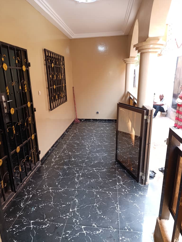 Villa 2 chambres en vente à Agoè Assiyéyé proche du goudron – 65 millions FCFA
