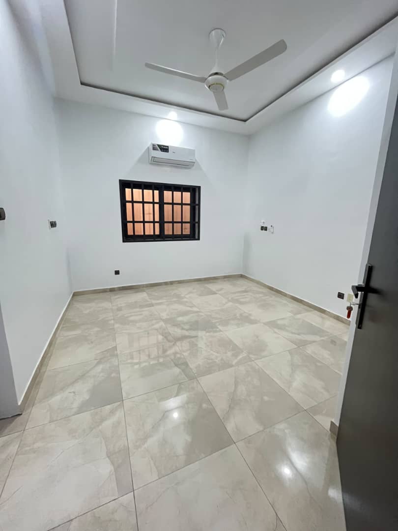 Appartement 3 chambres à louer à Amadahomé – 300 000 FCFA