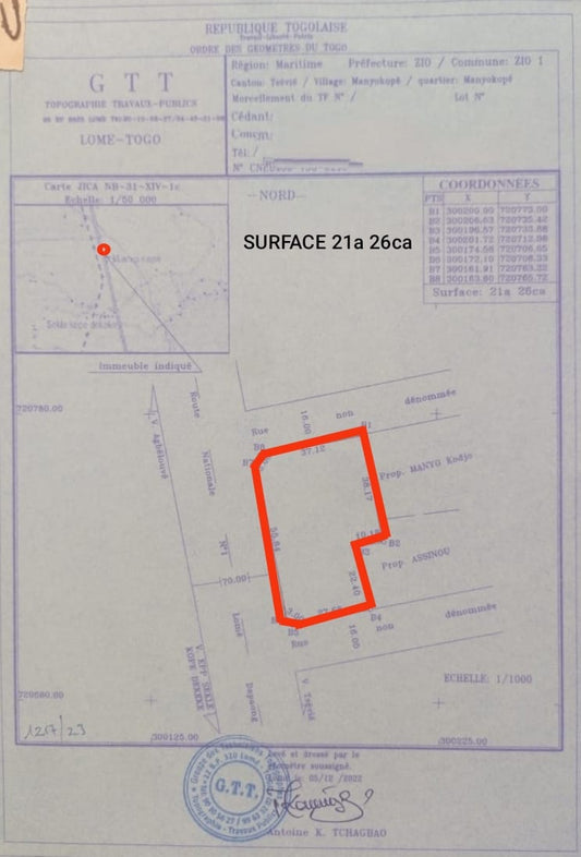 Terrain de 2100 m² à vendre en angle de rue en bordure du goudron à Lomé Cinkassé Kolo-Kopé – 28 millions FCFA
