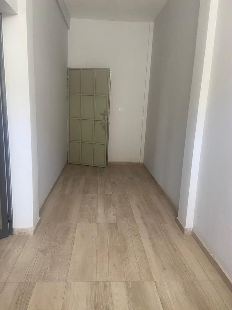 Appartement de 3 chambres salon à louer à Adidogomé Lapampa, bord du goudron – 180 000 FCFA