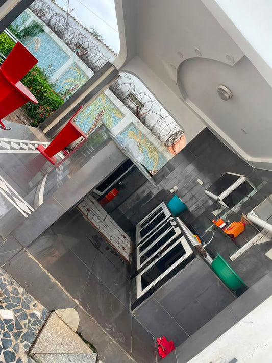 Villa meublée de 3 chambres en location à Totsi avec piscine – 750 000 FCFA/mois