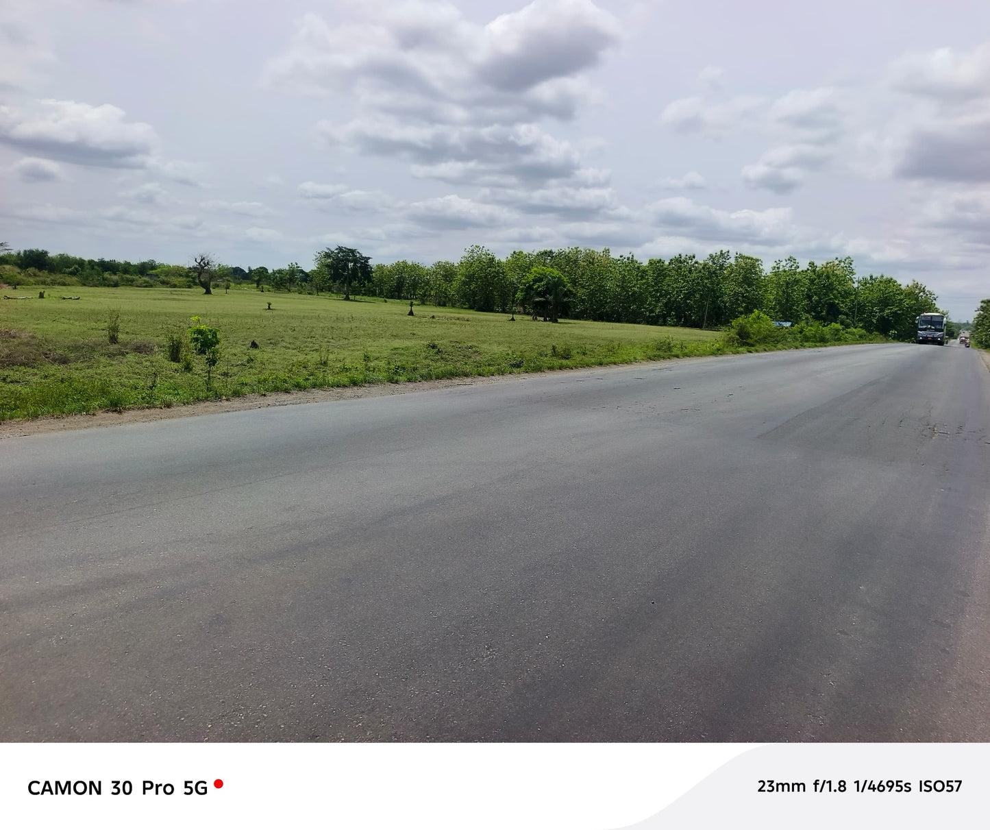Terrain de 10 hectares en vente en bordure du goudron à Lilikopé – 5 millions FCFA l'unité