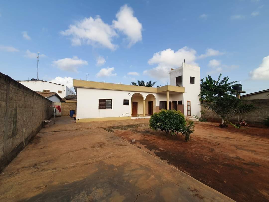 Villa 3 chambres en vente à Ségbé près du Bar Akato Plage – 55 millions FCFA