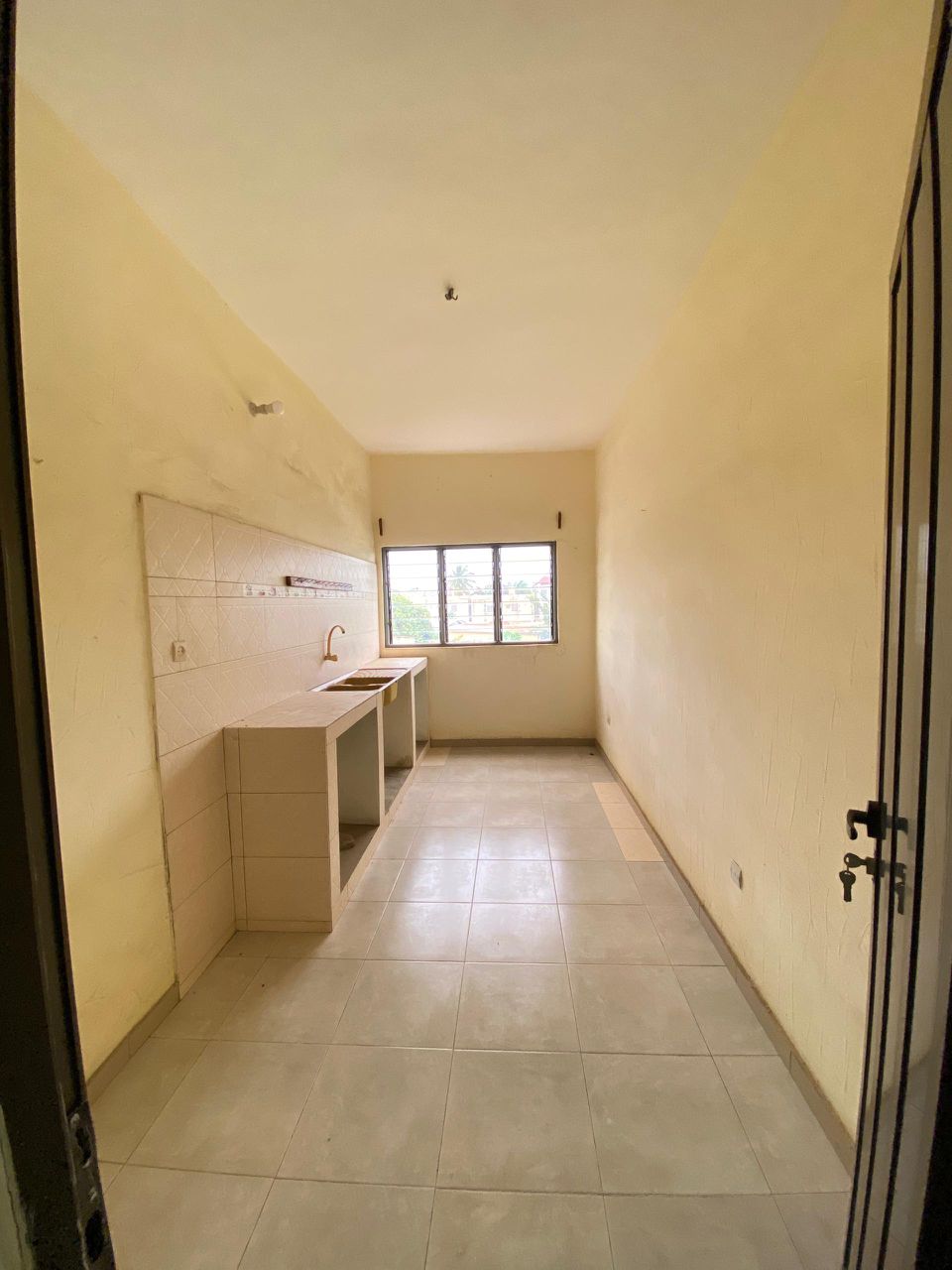 Villa 3 pièces en vente à Totsi, proche du goudron – 150 millions FCFA