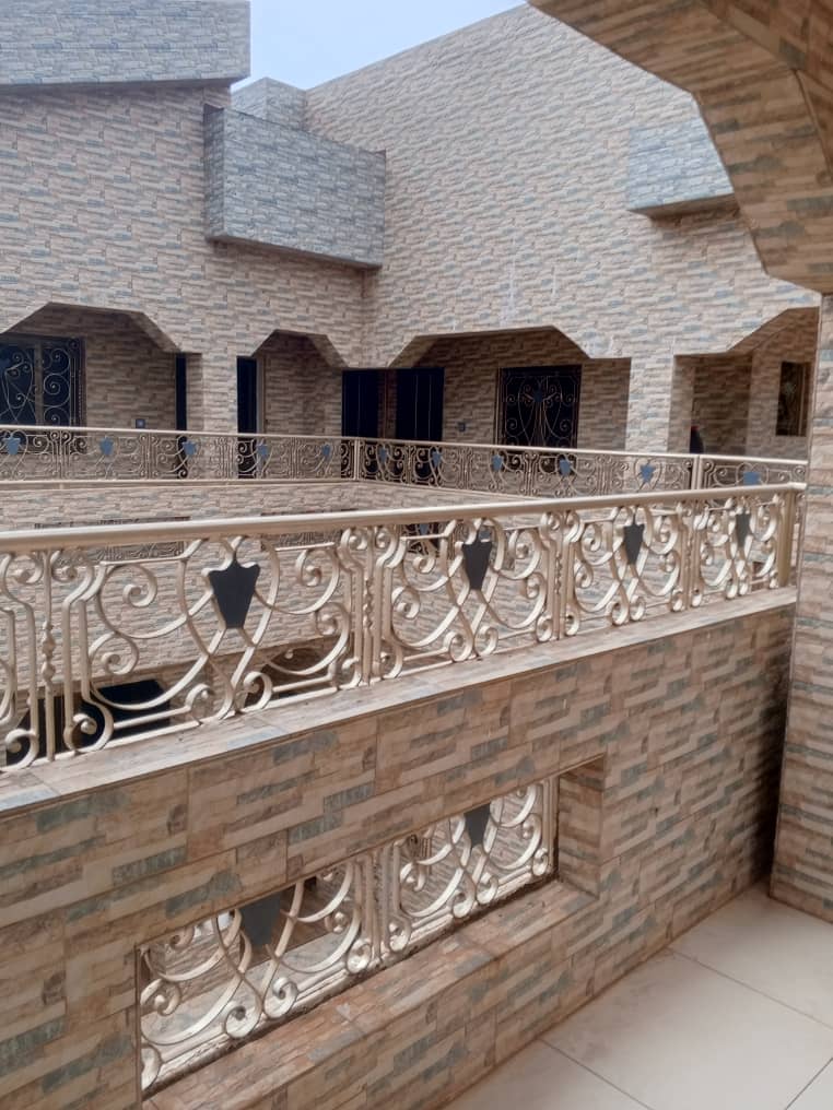 Villa duplex 7 chambres de 300 m² en vente à Agoè Sogbossito – 75 millions FCFA