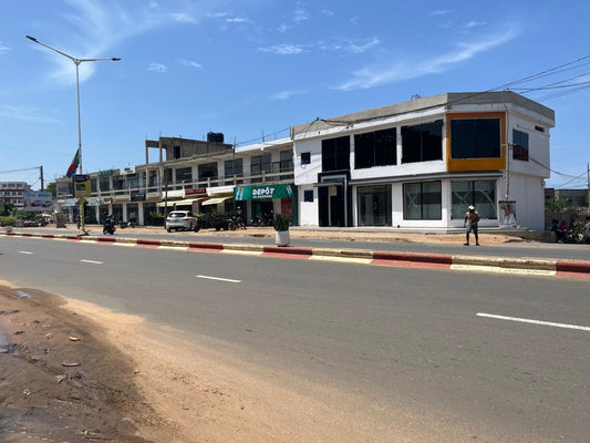 Maison en vente en angle de rue à 80 m du goudron à Tokoin Super Taco – 38 millions FCFA