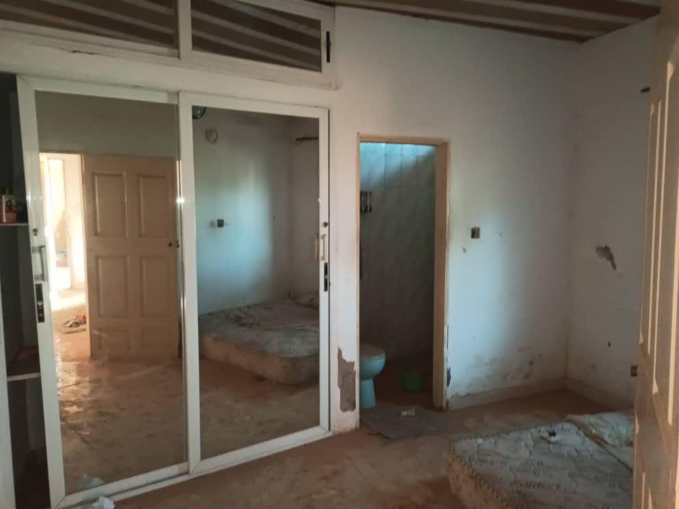 Villa 5 chambres avec boutique en vente à Adidogomé Assiyéyé – 25 millions FCFA