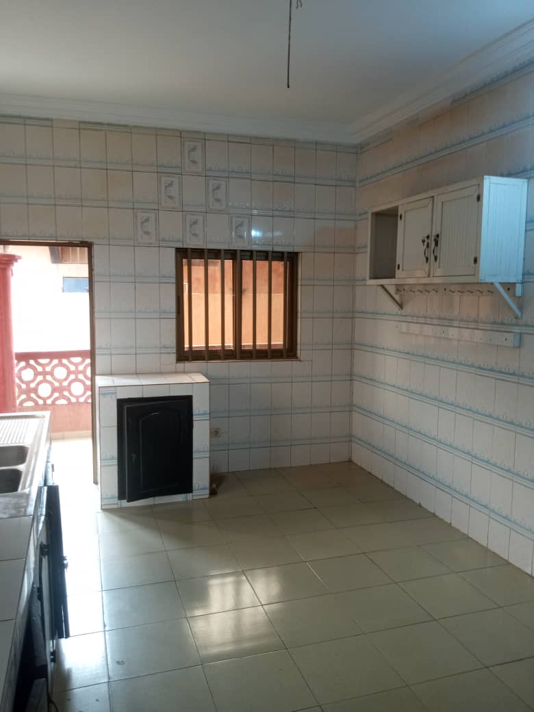 Appartement 5 chambres salon en location à Agoè Nanégbè – 160 000 FCFA