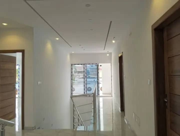 Villa duplex 5 chambres à louer avec piscine à Agbalepedo – 1 500 000 FCFA