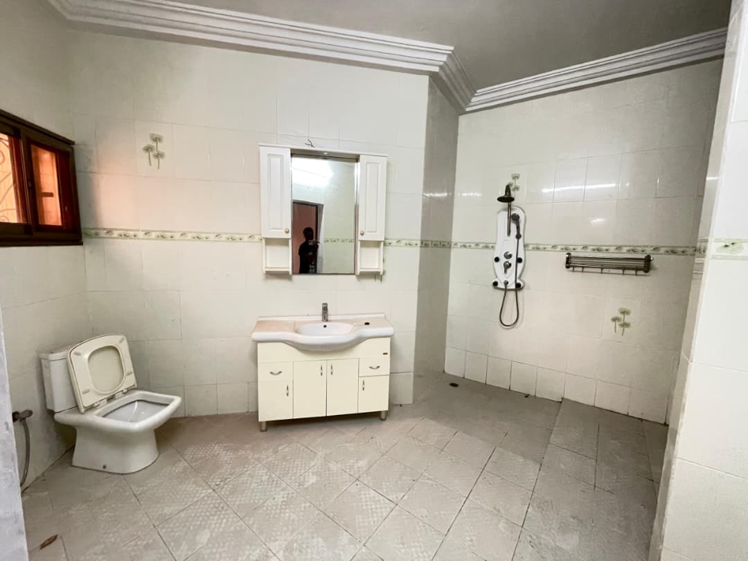 Appartement haut standing 3 chambres à louer à Djidjolé – 270000 FCFA