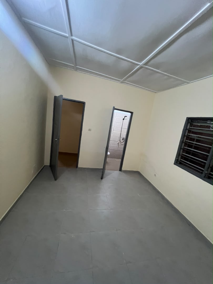 Villa 2 chambres à louer à 200m du goudron à Adidogomé Atilamonou – 100000 FCFA/mois