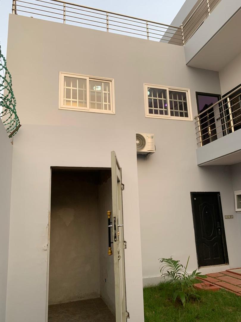 Villa duplex 5 chambres en location dans la réserve d'Agoe – 800000 FCFA/mois
