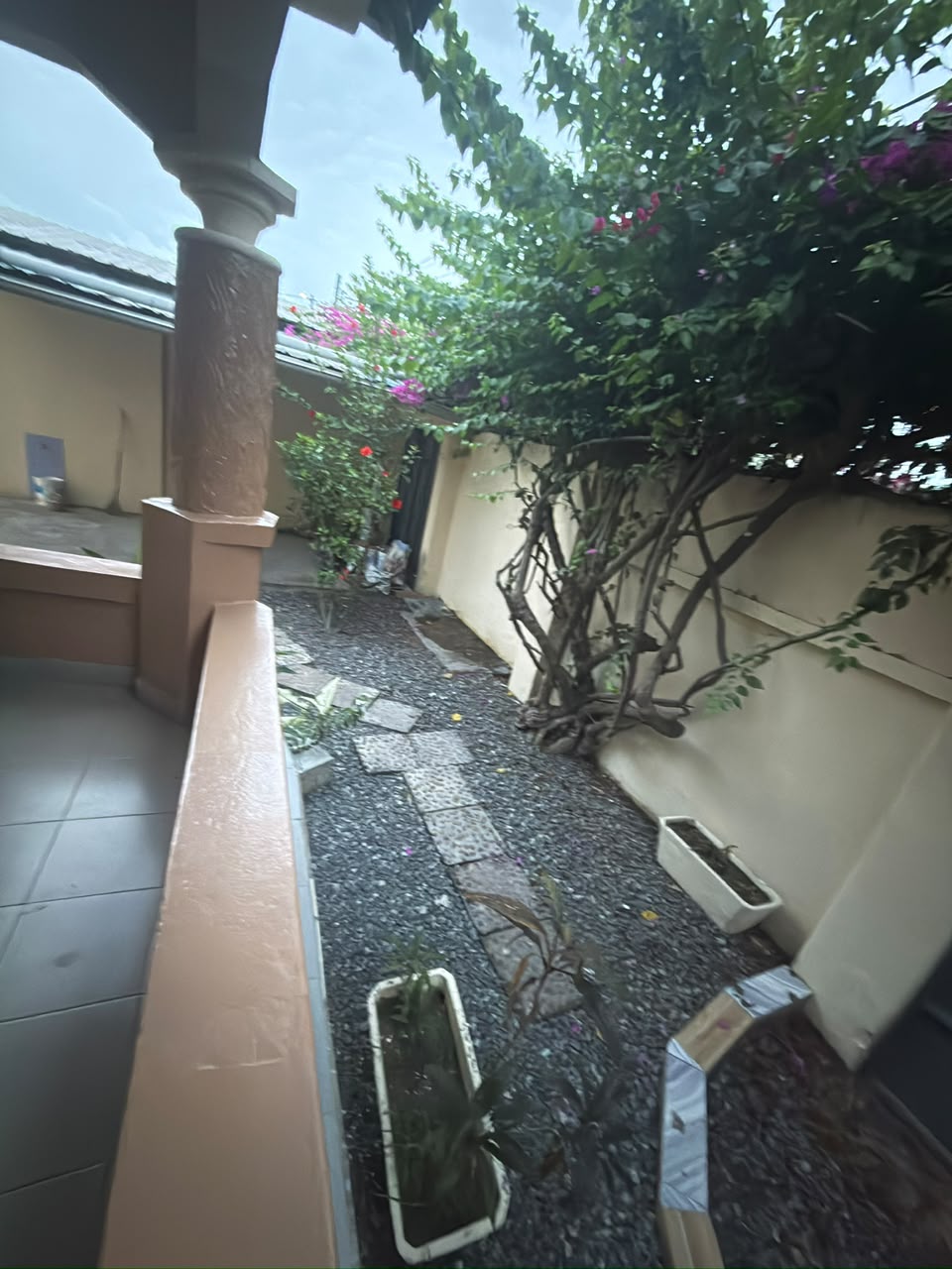 Villa 4 chambres à louer à Nyekonakpoè, proche du goudron – 300 000 FCFA