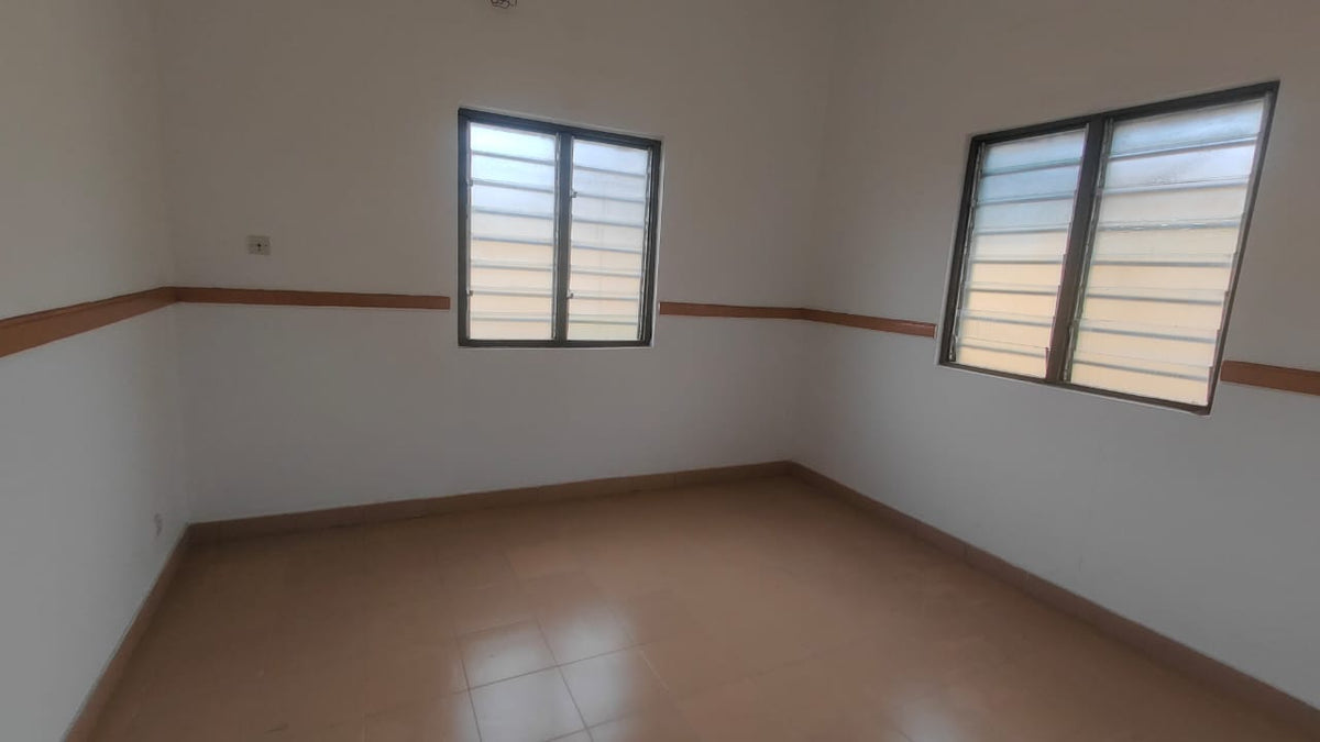 Villa 4 chambres à louer à Nyekonapoê Zener avec accès direct au goudron – 300 000 FCFA/mois