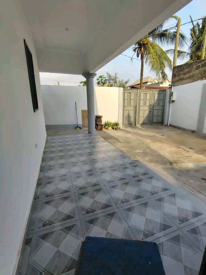 Villa 2 chambres à louer à Adidogomé proche du goudron – 90 000 FCFA