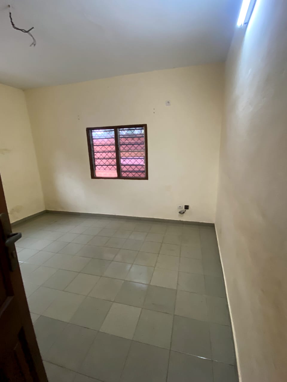 Villa 4 chambres en location à Agoè Legbassito, à 200m du goudron – 120 000 FCFA