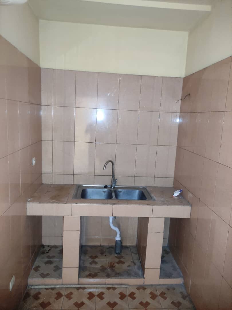 Appartement 3 chambres à louer à Zanguera – 80000 FCFA