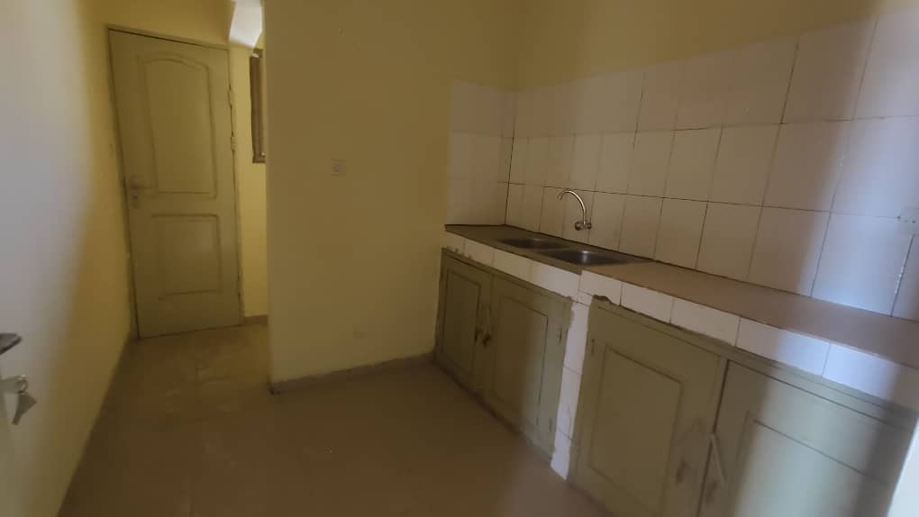 Appartement 3 chambres à louer à Amandahome, non loin de Carrefour AIESED – 100 000 FCFA/mois