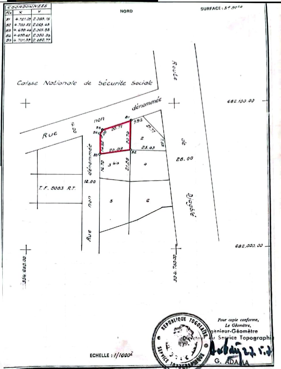 Terrain en vente en angle de rue au bord du goudron à Novissi – 195 millions FCFA