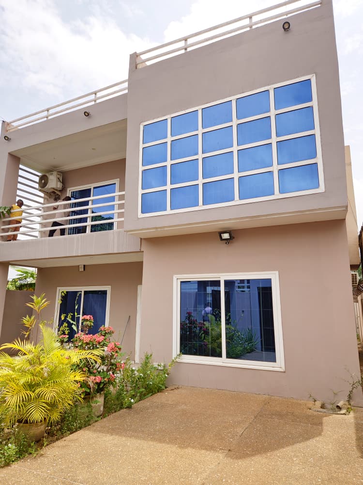 Villa duplex 6 chambres de 300 m² en vente à Adidogomé Amadahomé bar visa – 85 millions FCFA