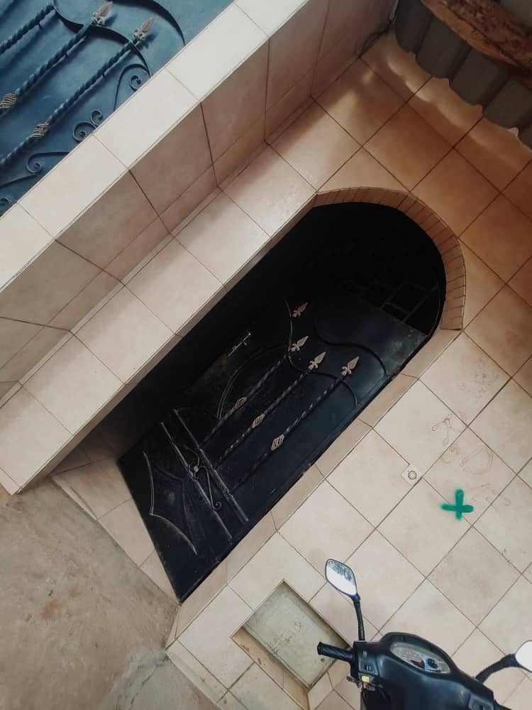 Appartement 2 chambres salon en location à Attiégou – 70 000 FCFA/mois