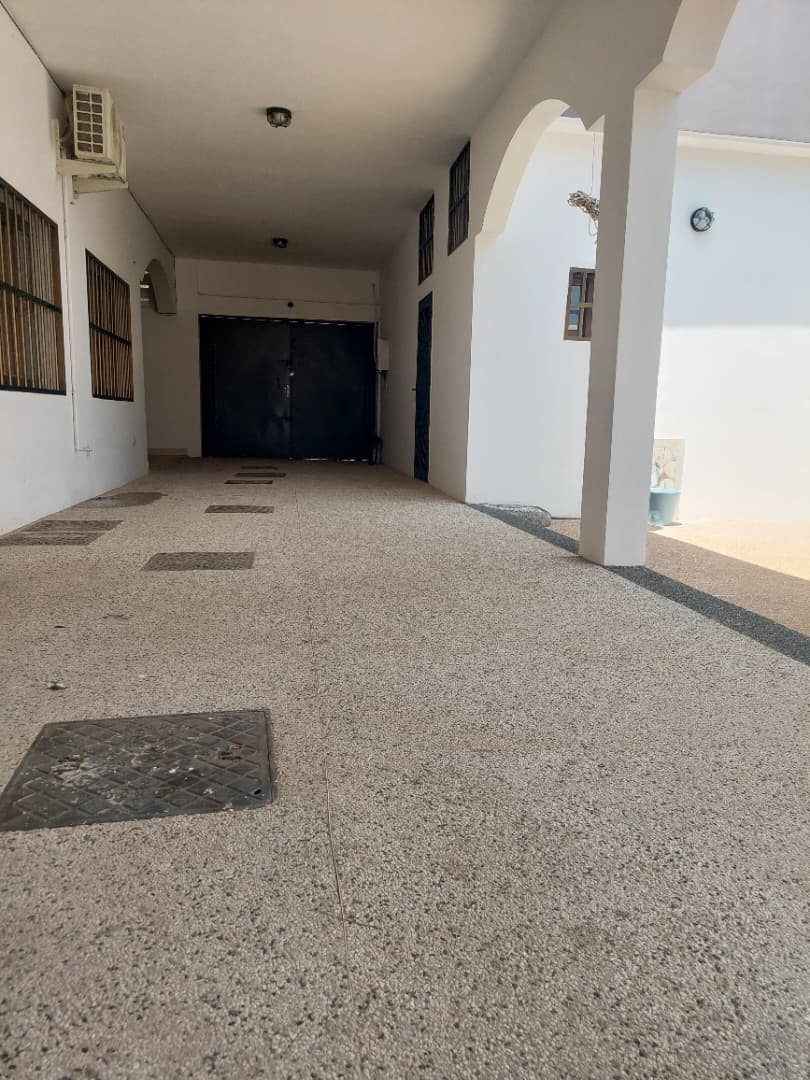 Villa meublée 3 chambres à louer à Avepozo proche du goudron – à partir de 40 000 FCFA