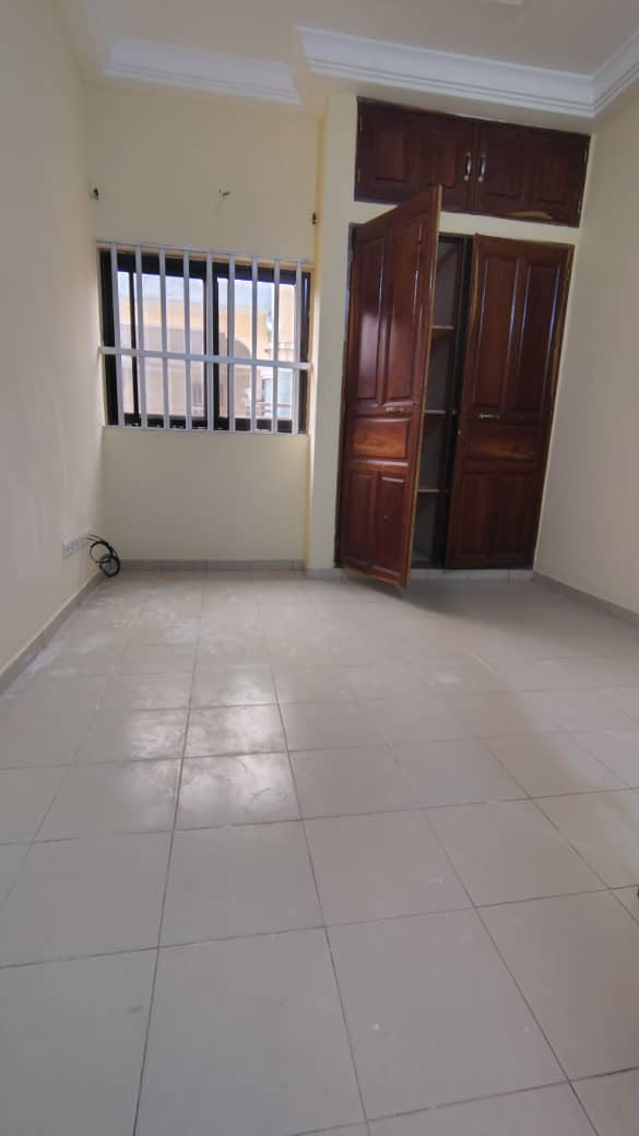 Appartement 3 chambres à louer à 50 m du goudron à Adidoadin – 150 000 FCFA