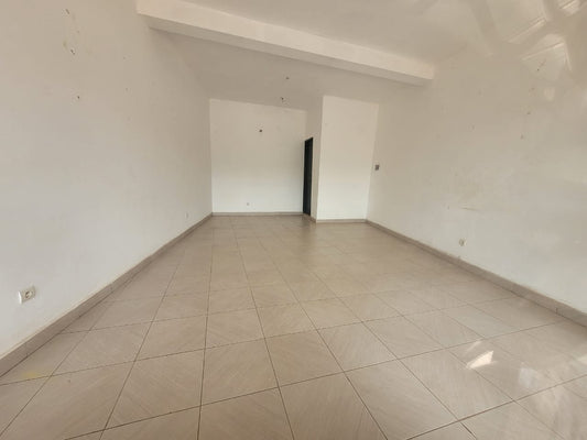 Boutique à louer bord du goudron à Adidogomé Sagbado – 100 mille FCFA